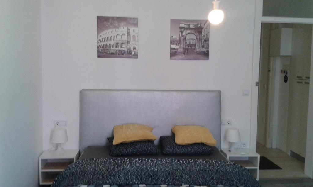Hostel Ljiljana Pula Bagian luar foto