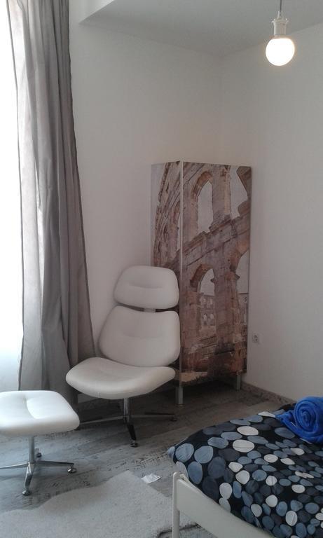 Hostel Ljiljana Pula Bagian luar foto