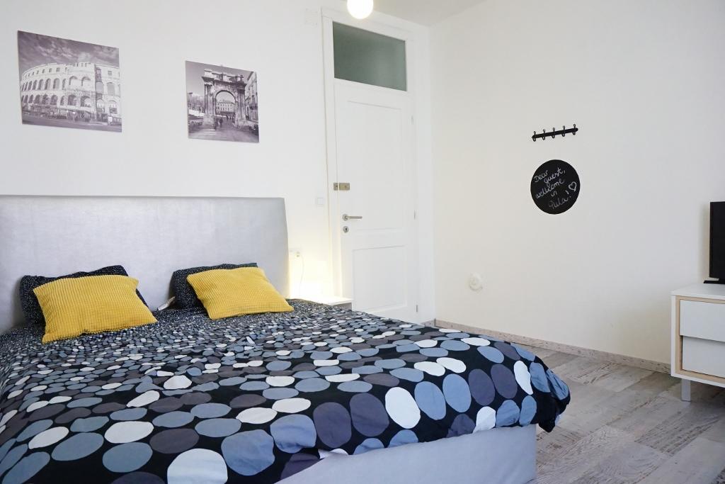 Hostel Ljiljana Pula Bagian luar foto