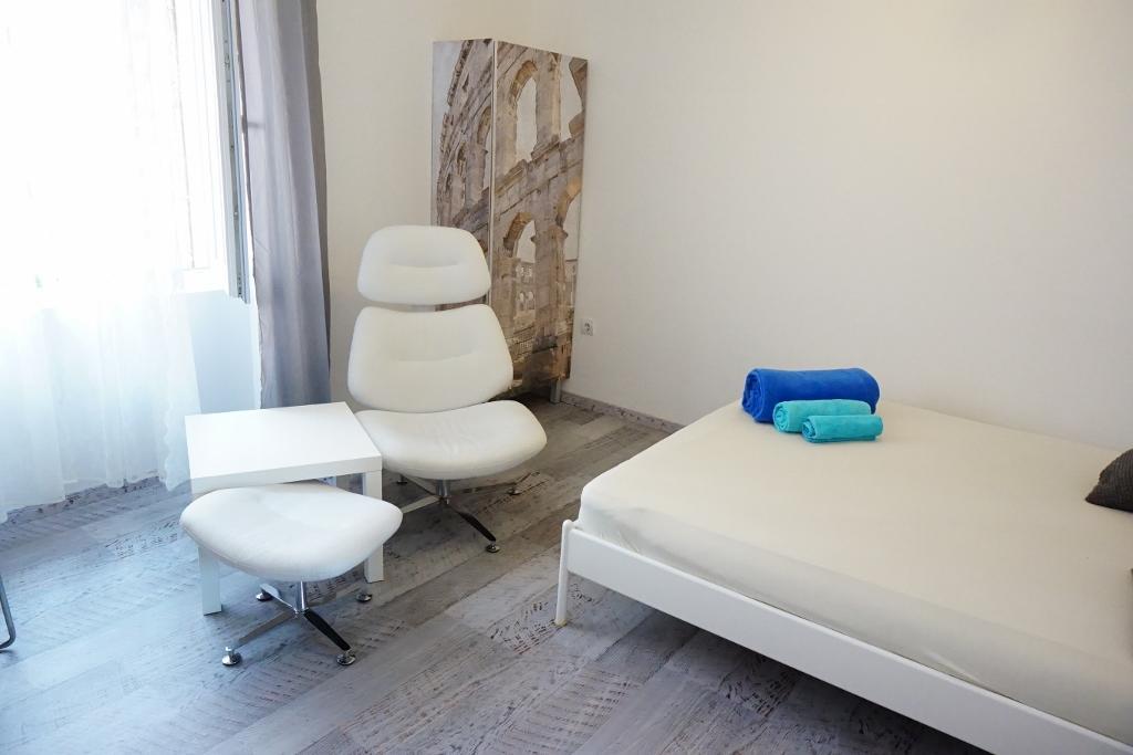 Hostel Ljiljana Pula Bagian luar foto