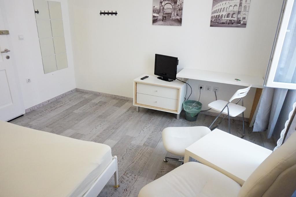 Hostel Ljiljana Pula Bagian luar foto